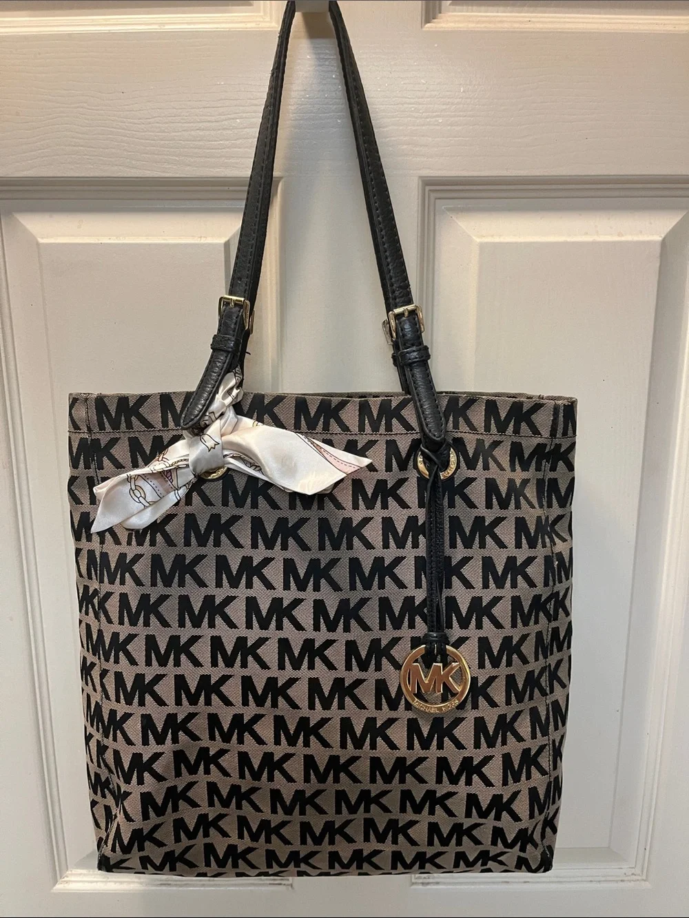 EUC Michael Kors Black & Brown MK Logo Tote with Gold Charm Leather Straps - Picture 2 of 14